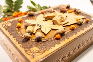 wooden jewelry box, carved wooden box, folk art, Tatry, styl tatrzański, drewniana szkatułka, drewniane pudełko, Zakopane, vintage shop, Vintage Europe