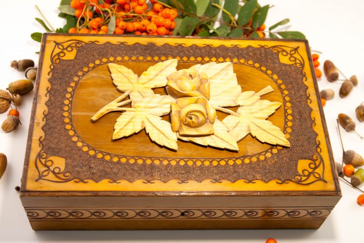 wooden jewelry box, carved wooden box, folk art, Tatry, styl tatrzański, drewniana szkatułka, drewniane pudełko, Zakopane, vintage shop, Vintage Europe